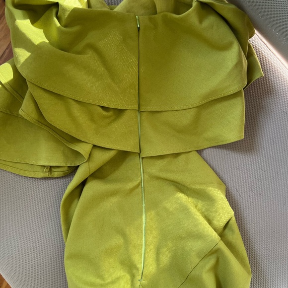 YAURA Revolve Titi Dress Green Linen Blend One Shoulder Ruffle - Picture 4 of 5